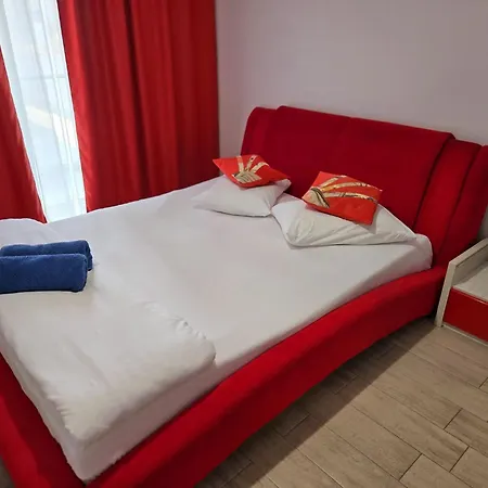 Azizi - Center Piscina Apartment Navodari