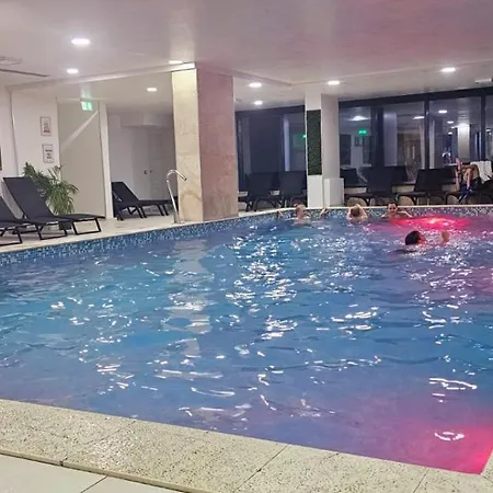 Apartment Azizi - Center Piscina