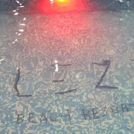 Azizi - Center Piscina *