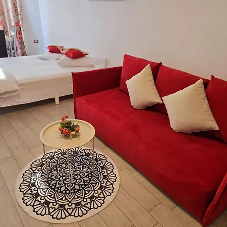 Azizi - Center Piscina Apartment Navodari