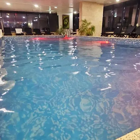Azizi - Center Piscina Apartment