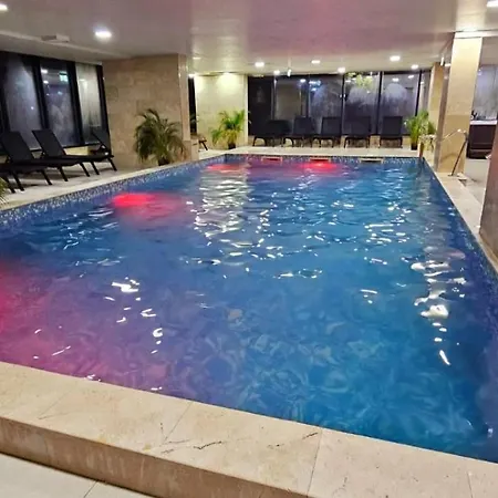 Apartment Azizi - Center Piscina