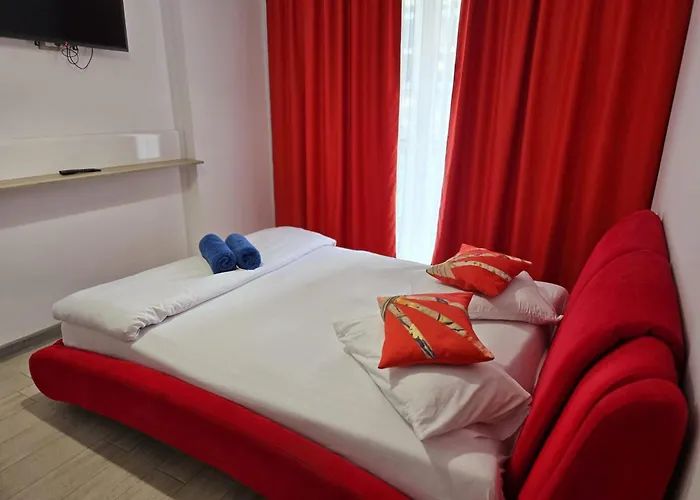 Azizi - Center Piscina Apartment Navodari