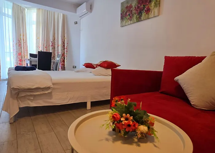 Azizi - Center Piscina Apartment *