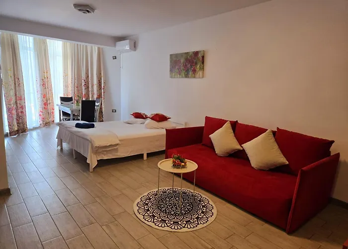 Azizi - Center Piscina * Navodari