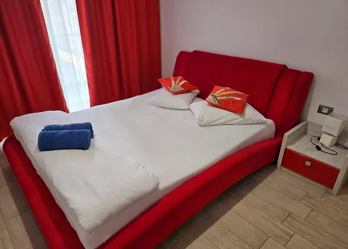 Azizi - Center Piscina Apartment Navodari