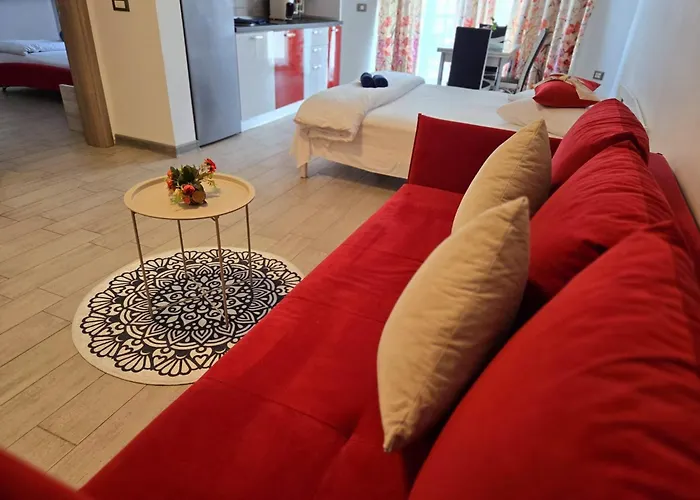 Azizi - Center Piscina Apartment Navodari