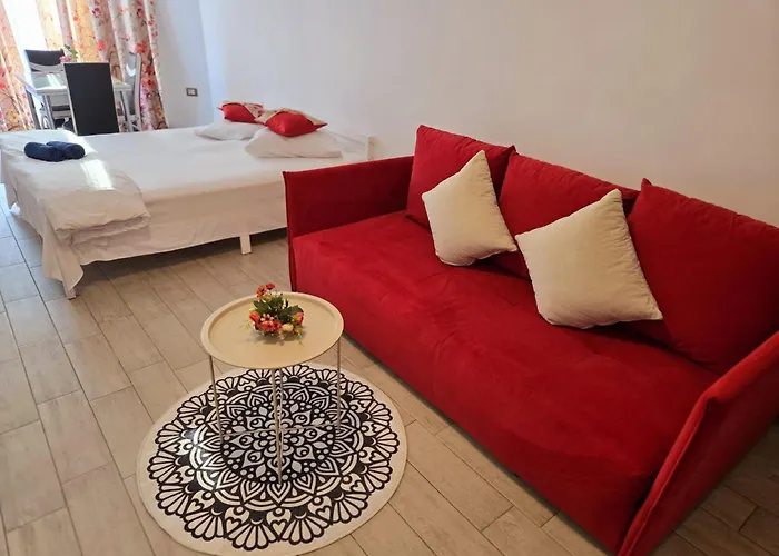 Azizi - Center Piscina Apartment Navodari