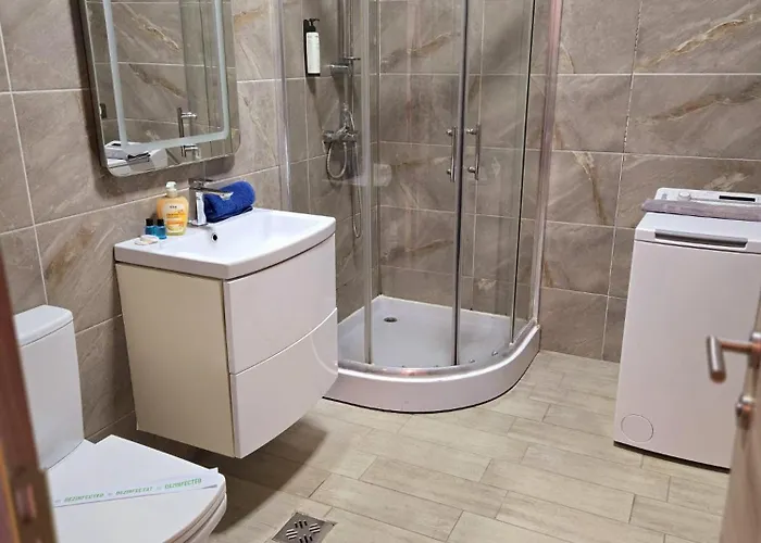 Azizi - Center Piscina Apartment