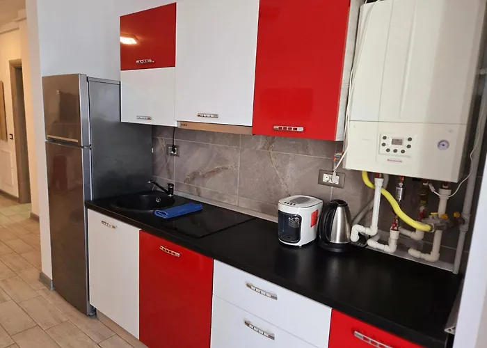 Azizi - Center Piscina * Navodari