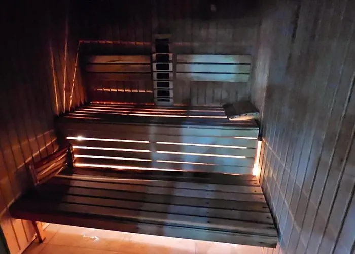 Azizi - Center Piscina * Navodari