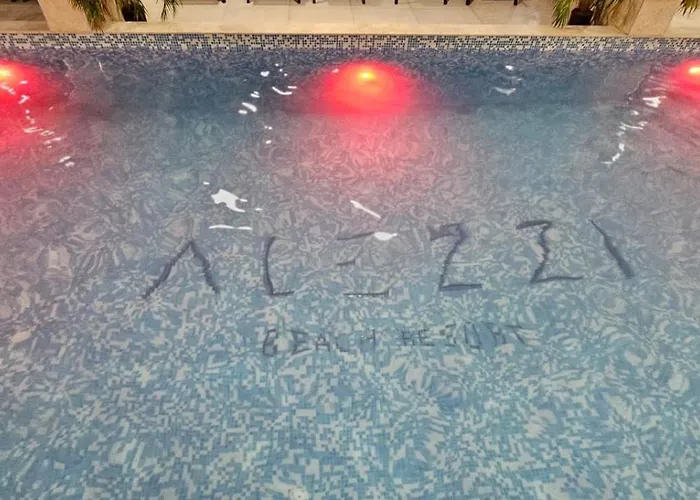 Azizi - Center Piscina Apartment